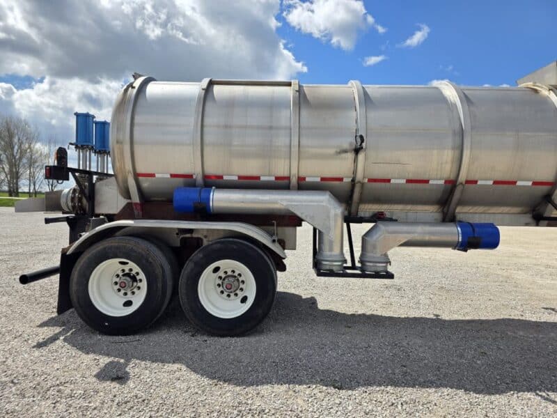 U-4883 1995 Heil 7500 Gallon Stainless Steel Semi Tanker