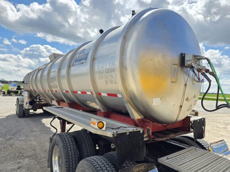 U-4883 1995 Heil 7500 Gallon Stainless Steel Semi Tanker