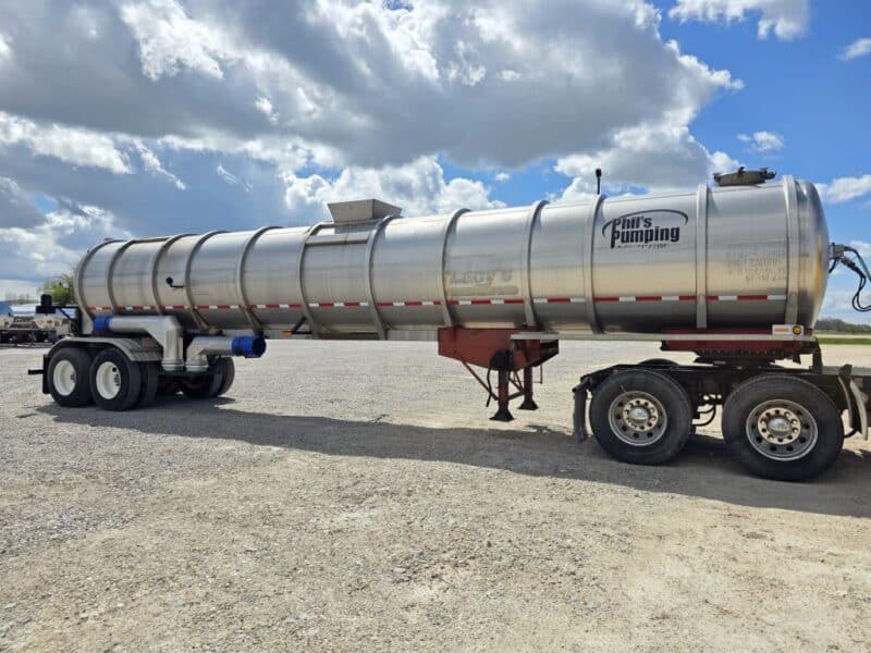 U-4883 1995 Heil 7500 Gallon Stainless Steel Semi Tanker