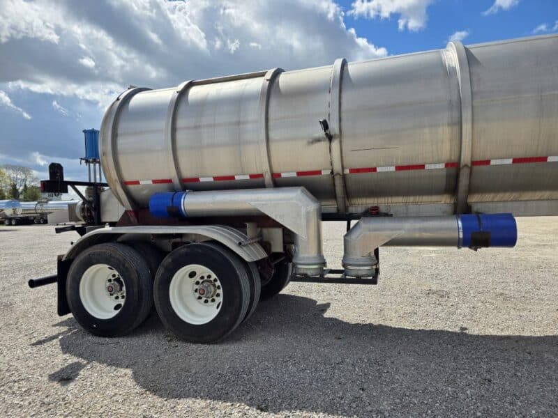 U-4883 1995 Heil 7500 Gallon Stainless Steel Semi Tanker