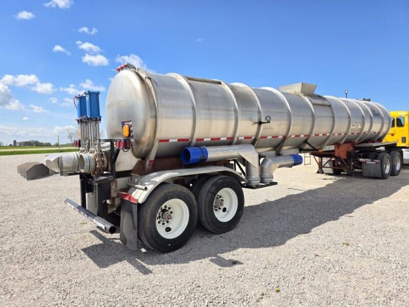U-4883 1995 Heil 7500 Gallon Stainless Steel Semi Tanker