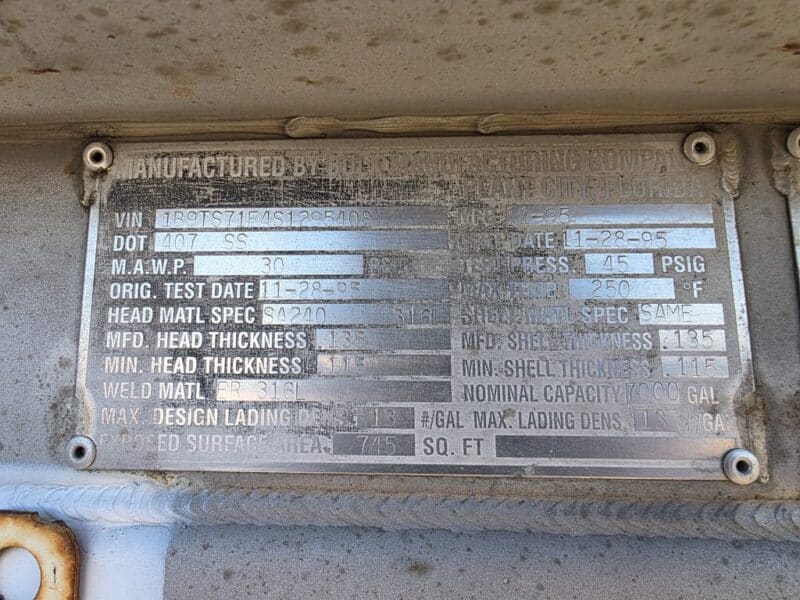 U-4882 1995 Bulk 7000 Gallon Stainless Steel Semi Tanker