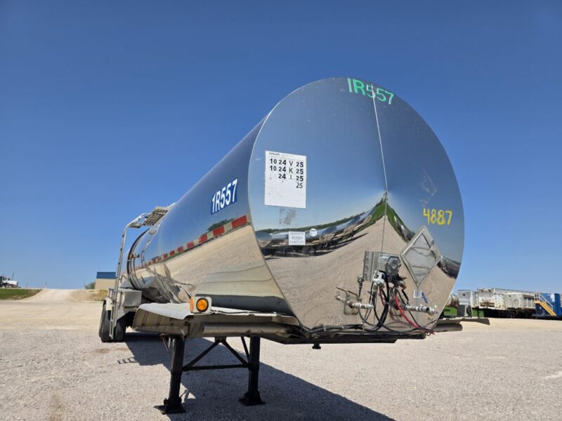 U-4887 1995 Polar 7000 Gallon Stainless Steel Semi Tanker
