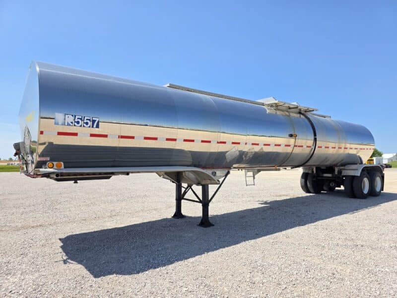 U-4887 1995 Polar 7000 Gallon Stainless Steel Semi Tanker