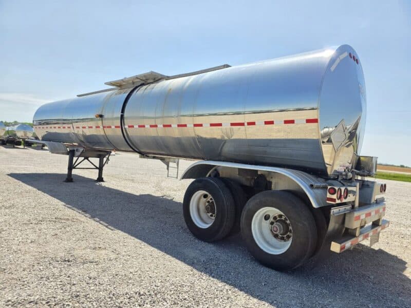 U-4887 1995 Polar 7000 Gallon Stainless Steel Semi Tanker
