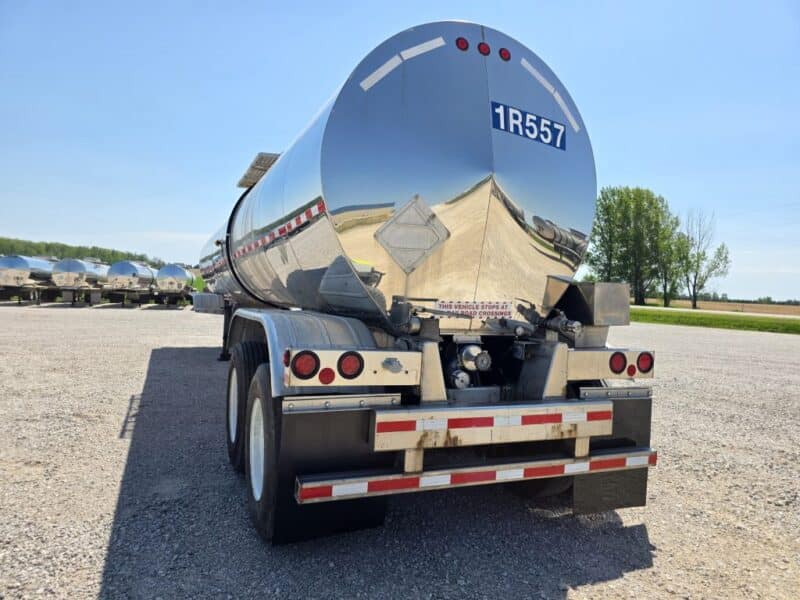 U-4887 1995 Polar 7000 Gallon Stainless Steel Semi Tanker