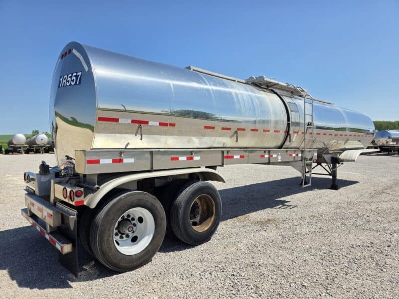 U-4887 1995 Polar 7000 Gallon Stainless Steel Semi Tanker
