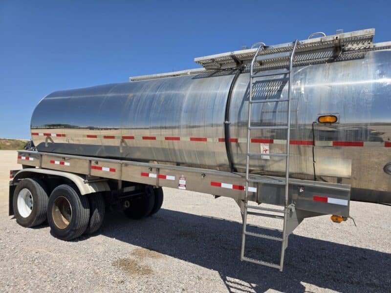 U-4887 1995 Polar 7000 Gallon Stainless Steel Semi Tanker