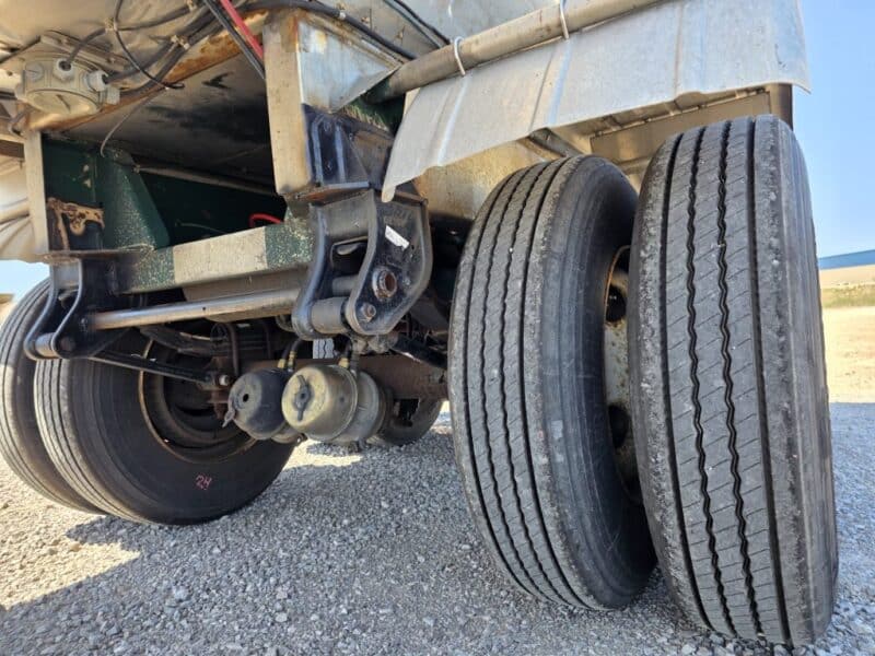 U-4887 1995 Polar 7000 Gallon Stainless Steel Semi Tanker