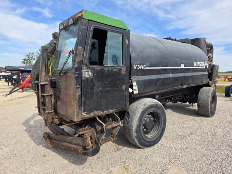 V3410 Mensch Alley Vac Truck. Cummins engine was new March of 2025. Starts and runs good.