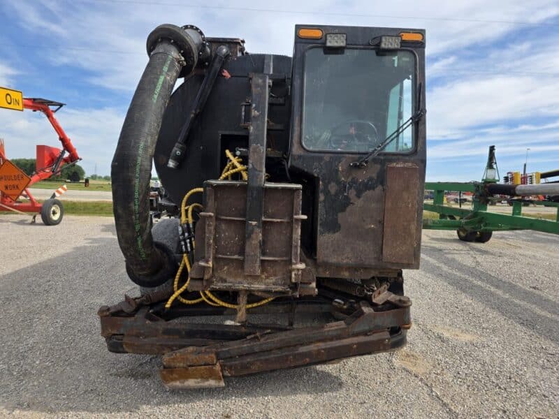 V3410 Mensch Alley Vac Truck. Cummins engine was new March of 2025. Starts and runs good.