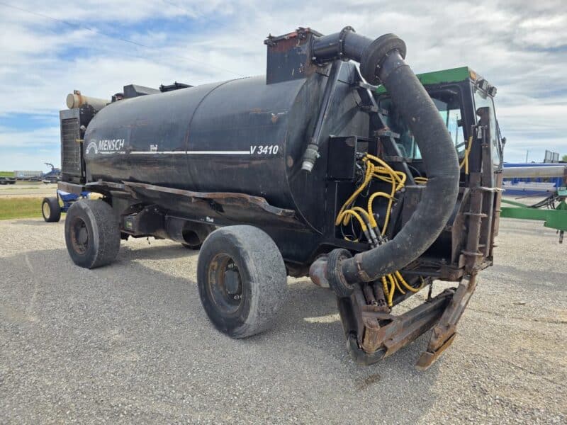 V3410 Mensch Alley Vac Truck. Cummins engine was new March of 2025. Starts and runs good.