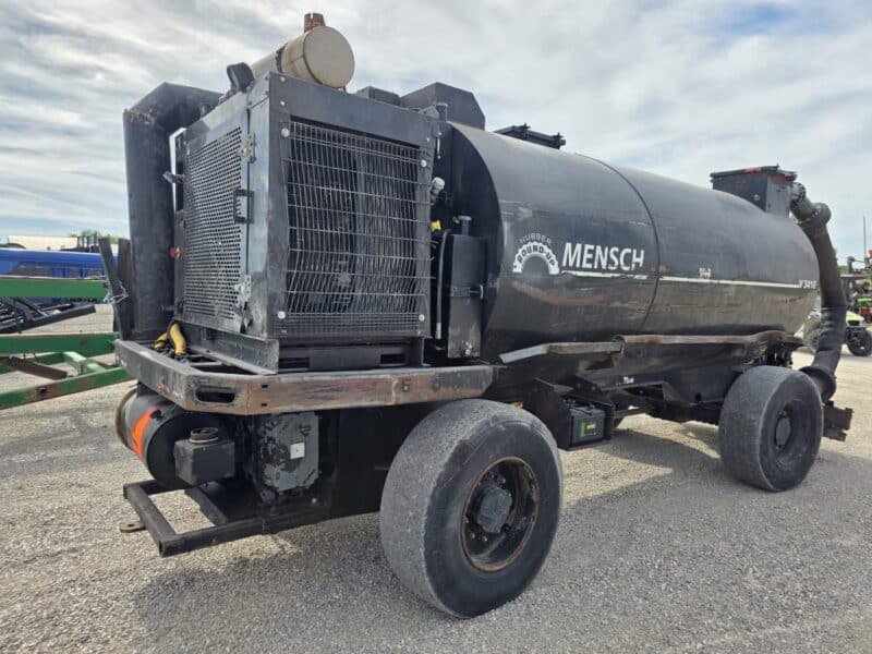 V3410 Mensch Alley Vac Truck. Cummins engine was new March of 2025. Starts and runs good.