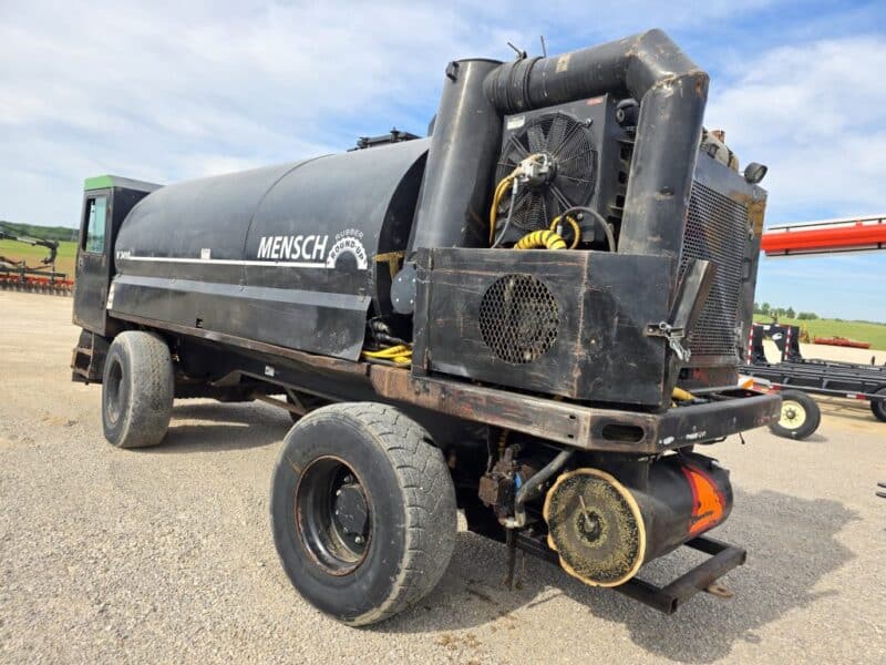 V3410 Mensch Alley Vac Truck. Cummins engine was new March of 2025. Starts and runs good.