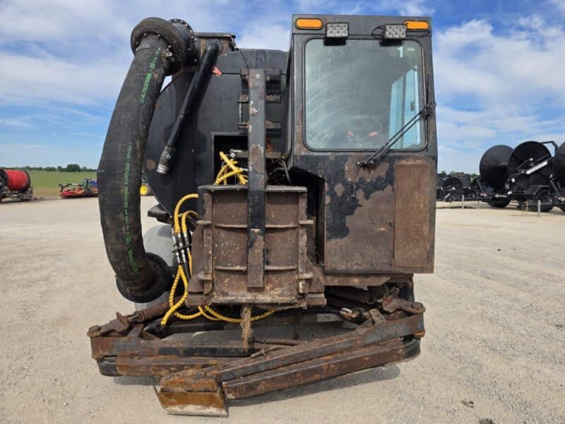 V3410 Mensch Alley Vac Truck. Cummins engine was new March of 2025. Starts and runs good.