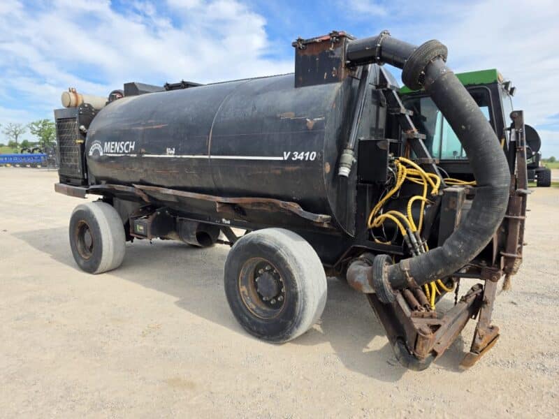 V3410 Mensch Alley Vac Truck. Cummins engine was new March of 2025. Starts and runs good.