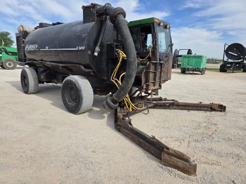 V3410 Mensch Alley Vac Truck. Cummins engine was new March of 2025. Starts and runs good.