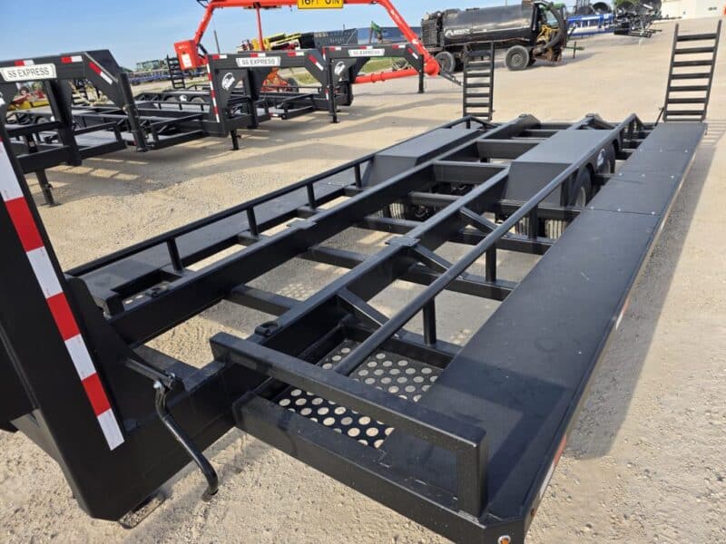 SS EXPRESS Gooseneck Manure Boat Trailer For Wolverine and Crawler Agitation Boats