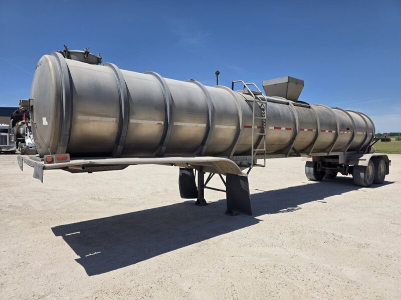 U-4888 1980 Polar 6000 Gallon Stainless Steel Semi Tanker