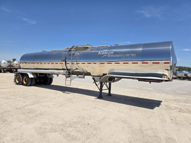 U-4885 1997 Polar 7000 Gallon Stainless Steel Semi Tanker