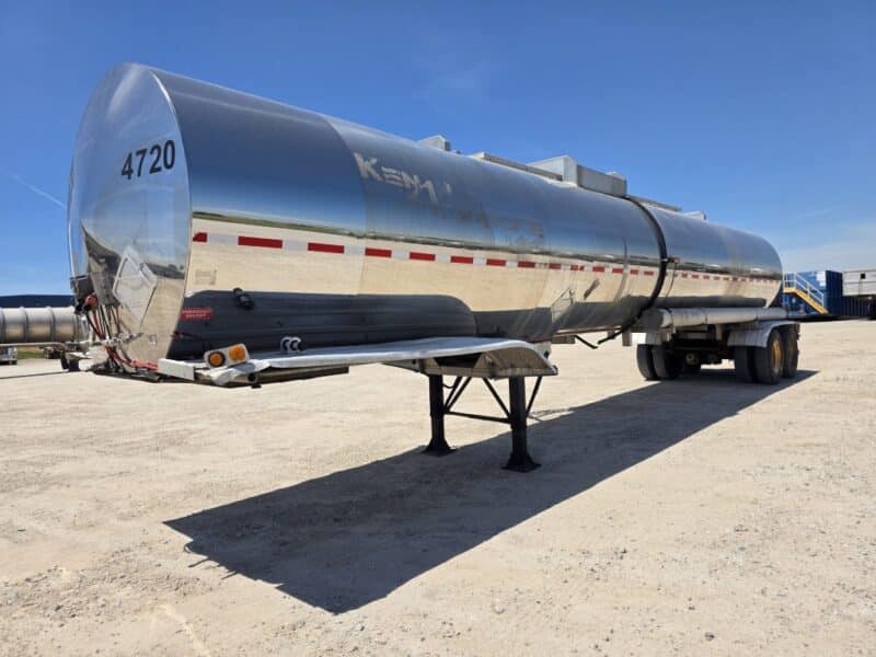 U-4885 1997 Polar 7000 Gallon Stainless Steel Semi Tanker