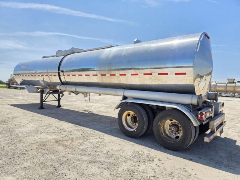 U-4885 1997 Polar 7000 Gallon Stainless Steel Semi Tanker