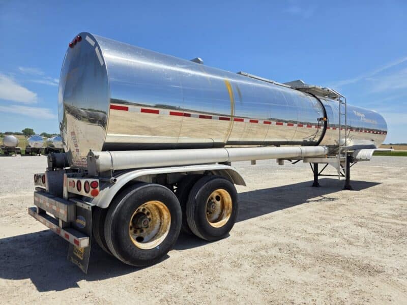 U-4885 1997 Polar 7000 Gallon Stainless Steel Semi Tanker