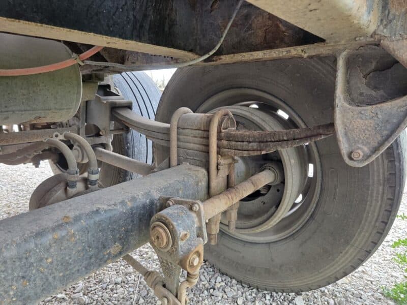 Dual 12″ U-4892 1982 Walker 5950 Gallon Stainless Steel Semi Tanker