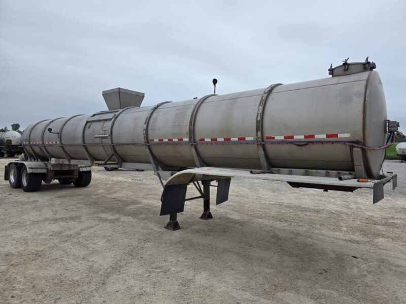 Dual 12″ U-4894 2003 West-Mark 6400 Gallon Stainless Steel Semi Tanker