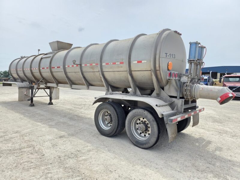 Dual 12″ U-4893 1987 Fruehauf 6700 Gallon Stainless Steel Semi Tanker