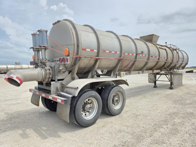 Dual 12″ U-4893 1987 Fruehauf 6700 Gallon Stainless Steel Semi Tanker