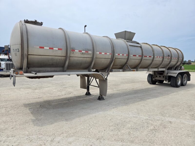 Dual 12″ U-4893 1987 Fruehauf 6700 Gallon Stainless Steel Semi Tanker