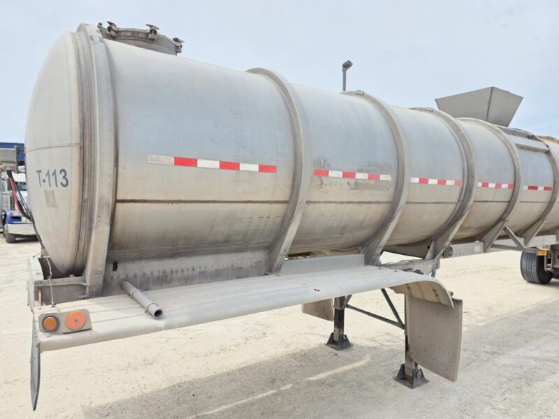 Dual 12″ U-4893 1987 Fruehauf 6700 Gallon Stainless Steel Semi Tanker