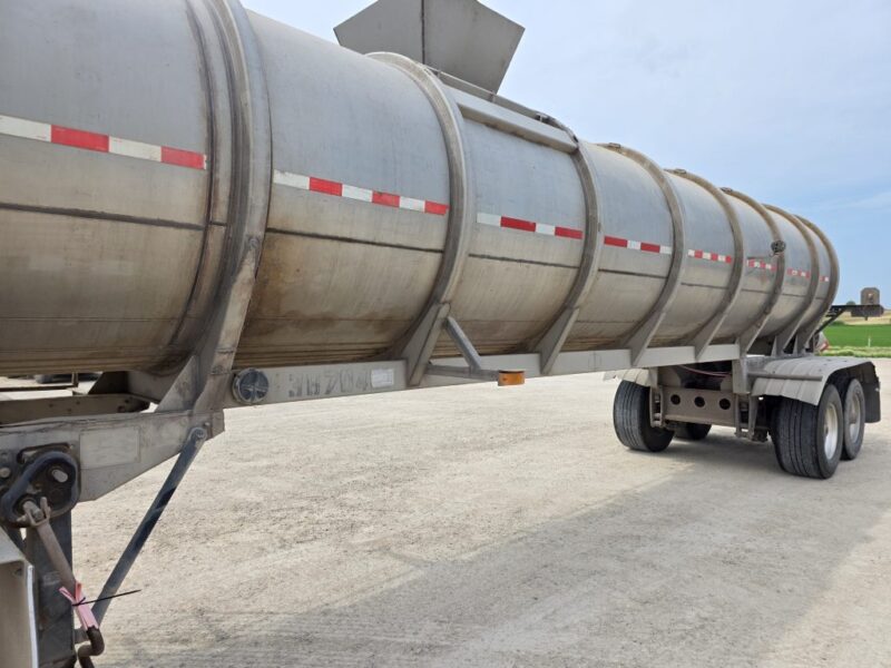 Dual 12″ U-4893 1987 Fruehauf 6700 Gallon Stainless Steel Semi Tanker