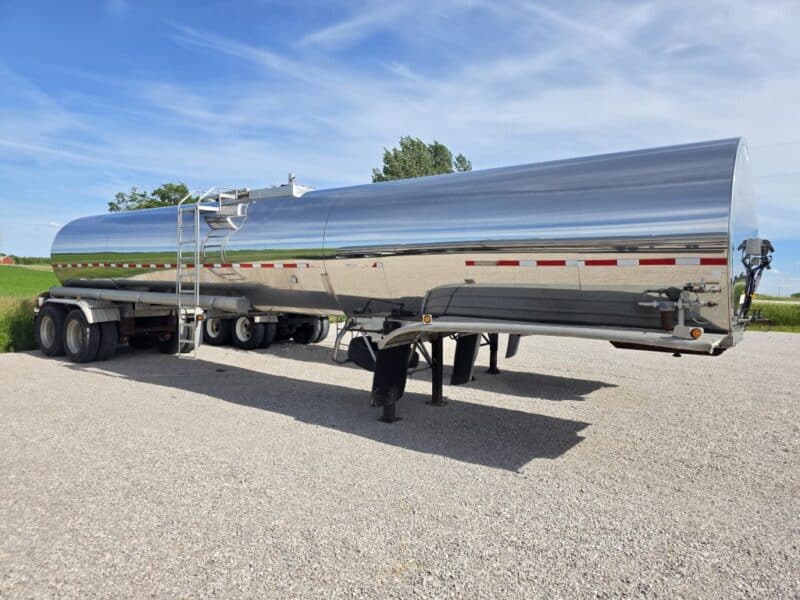 U-4895 1998 Brenner 6800 Gallon Stainless Steel Semi Tanker