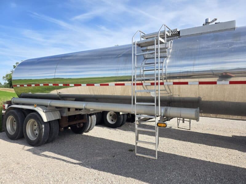 U-4895 1998 Brenner 6800 Gallon Stainless Steel Semi Tanker