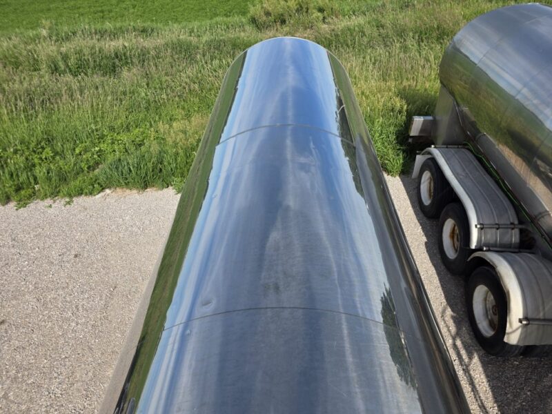 U-4895 1998 Brenner 6800 Gallon Stainless Steel Semi Tanker