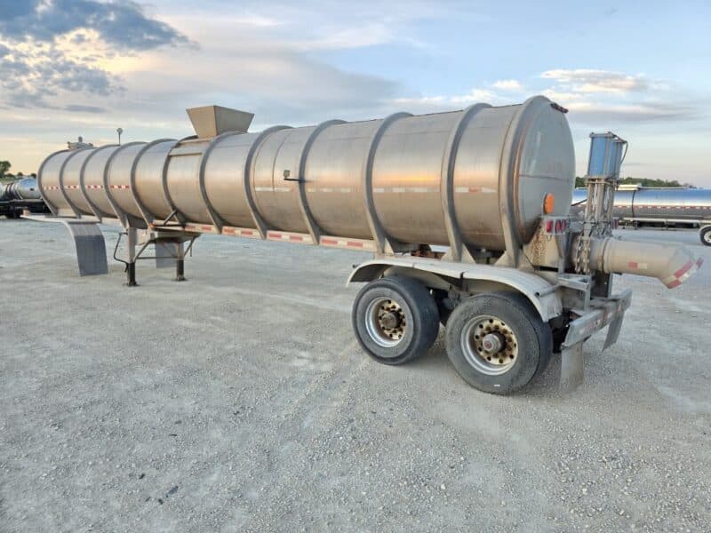 Dual 12″ U-4891 1987 Fruehauf 7000 Gallon Stainless Steel Semi Tanker