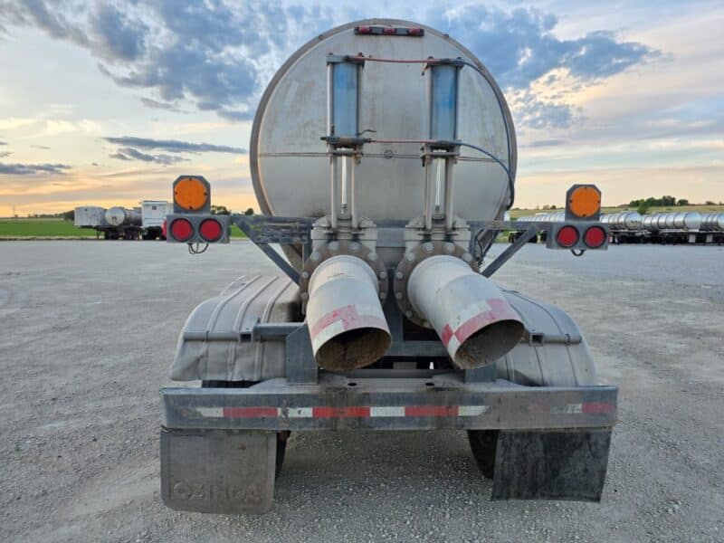 Dual 12″ U-4891 1987 Fruehauf 7000 Gallon Stainless Steel Semi Tanker