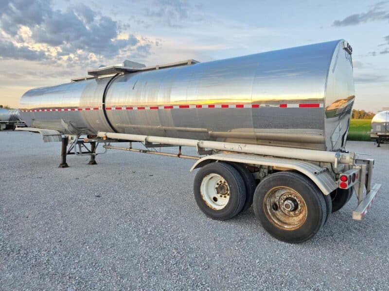 U-4886 1989 Bar-Bel 7000 Gallon Stainless Steel Semi Tanker