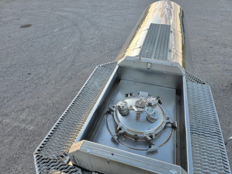 U-4886 1989 Bar-Bel 7000 Gallon Stainless Steel Semi Tanker