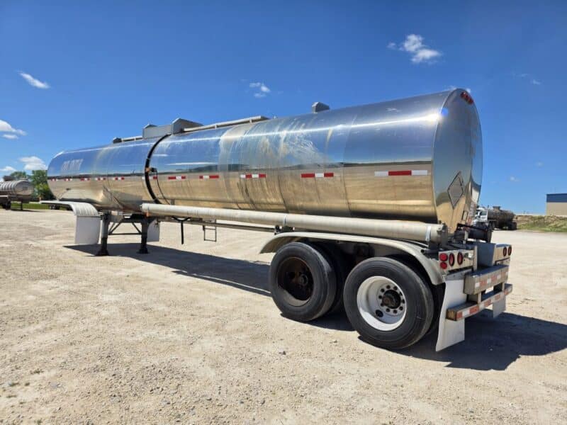 U-4884 1998 Polar 7000 Gallon Stainless Steel Semi Tanker