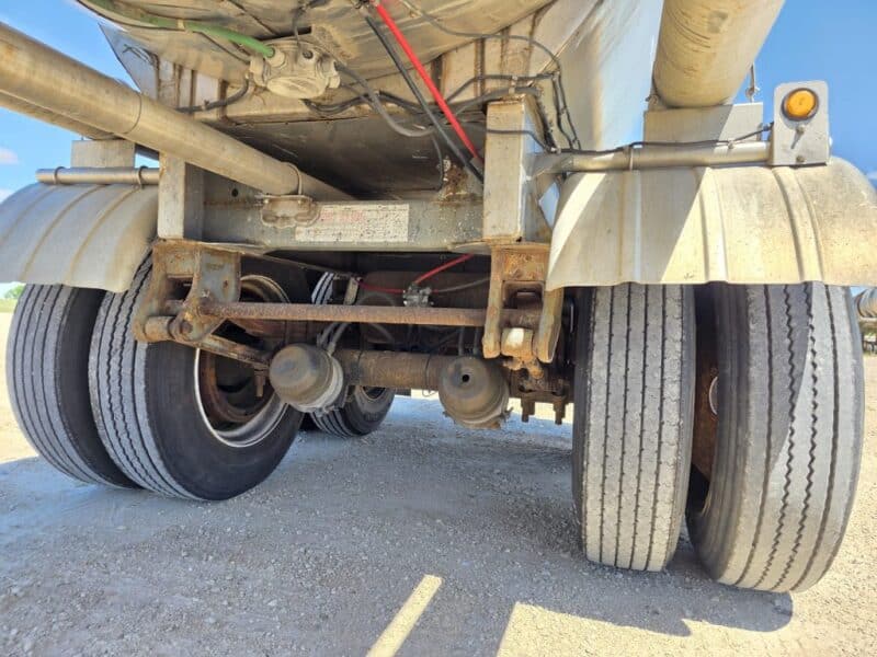 U-4884 1998 Polar 7000 Gallon Stainless Steel Semi Tanker