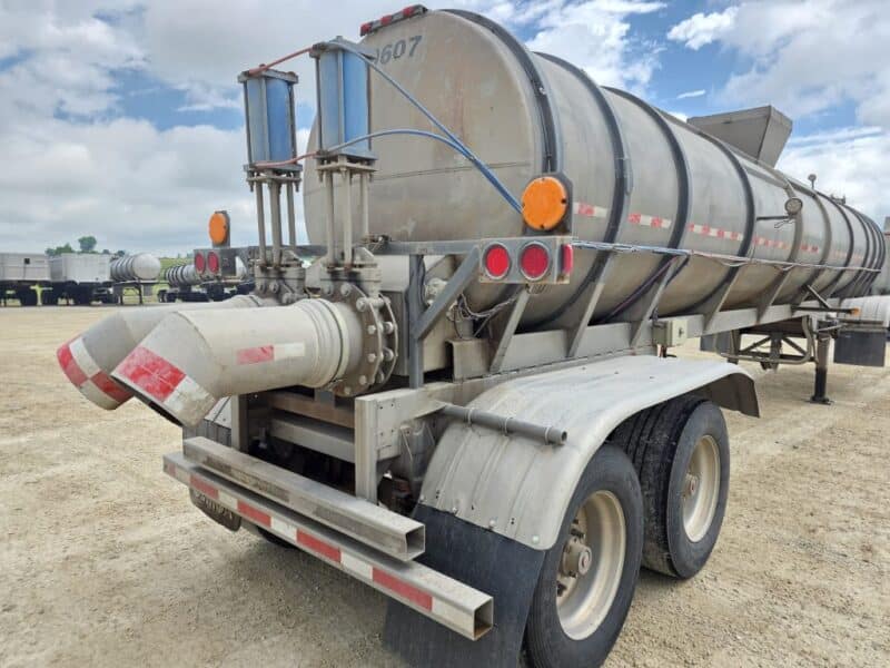 Dual 12″ U-4890 1996 Trailer 6000 Gallon Stainless Steel Semi Tanker