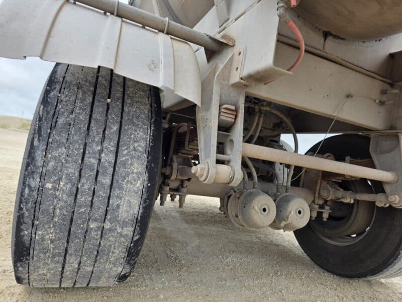 Dual 12″ U-4890 1996 Trailer 6000 Gallon Stainless Steel Semi Tanker
