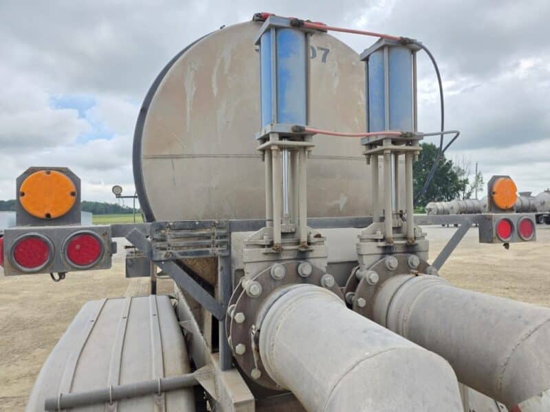 Dual 12″ U-4890 1996 Trailer 6000 Gallon Stainless Steel Semi Tanker