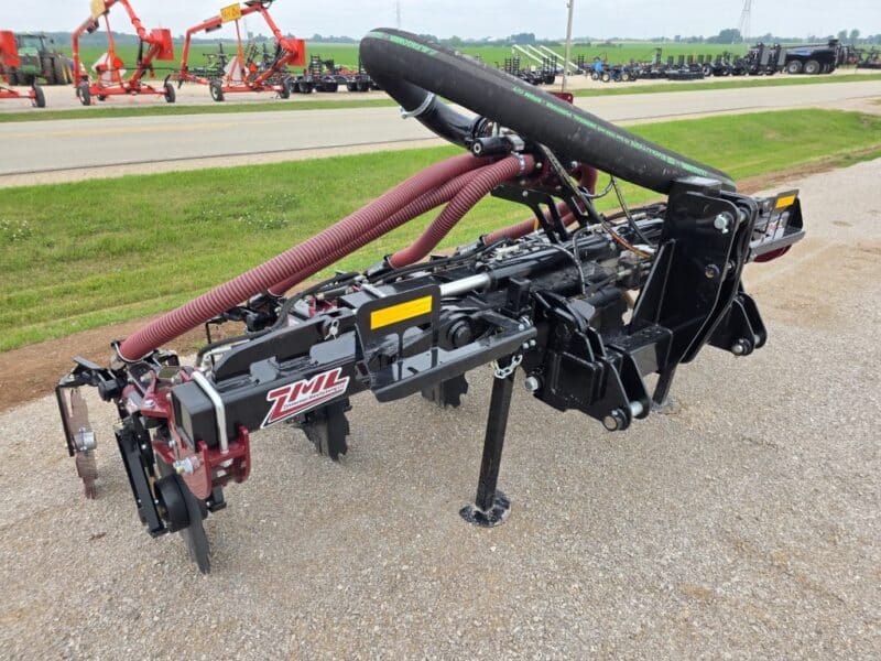 15′ ZML Tank bar w. 6 Red Viper Row Units on 30″ Spacings – FOLDING BAR