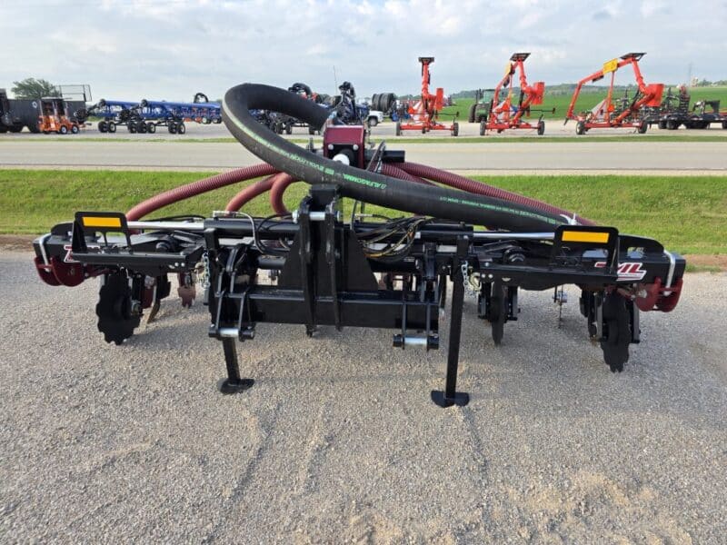 15′ ZML Tank bar w. 6 Red Viper Row Units on 30″ Spacings – FOLDING BAR