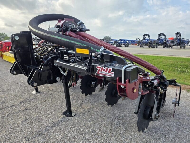 15′ ZML Tank bar w. 6 Red Viper Row Units on 30″ Spacings – FOLDING BAR