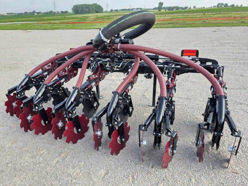 15′ ZML Tank bar w. 6 Red Viper Row Units on 30″ Spacings – FOLDING BAR